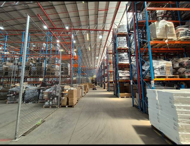 8,500M² WAREHOUSE FOR SALE IN LINBRO PARK